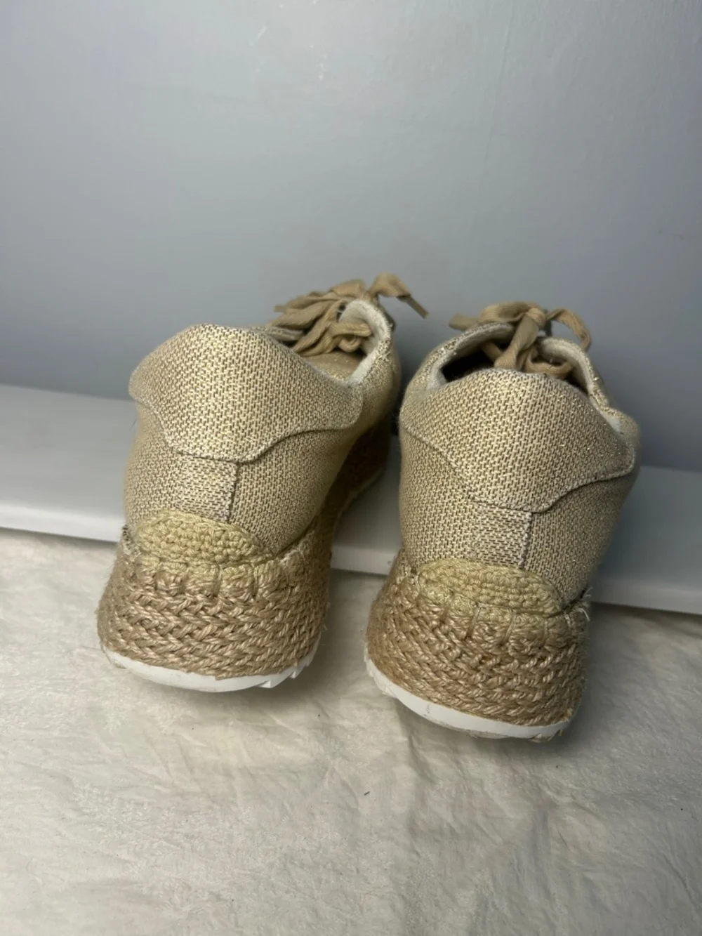 JLO Jennifer Lopez Lonlan Comfort Sneakers Women's Size 10M Tan/gold